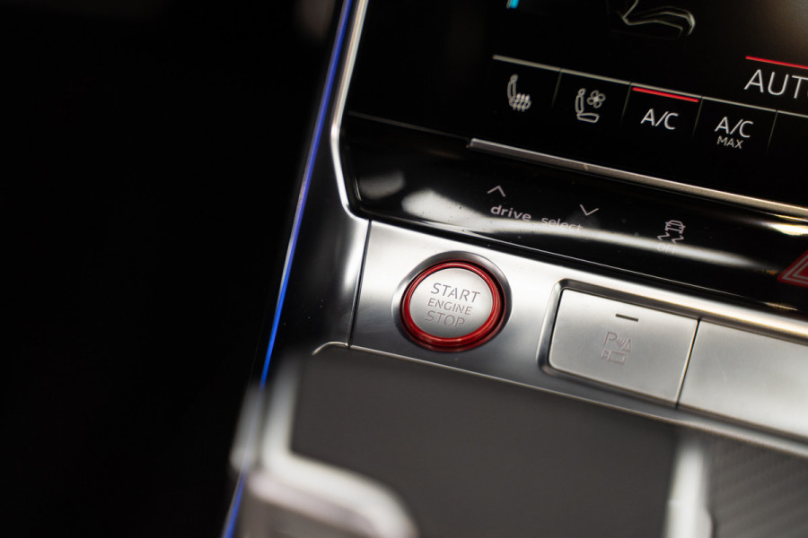 Audi A6 Avant RS 6 TFSI quattro / B&O 3d./ Milltek / Keramisch / Pano / Carbon / Softcl. / 360 cam / Alarm kl5 - Full option