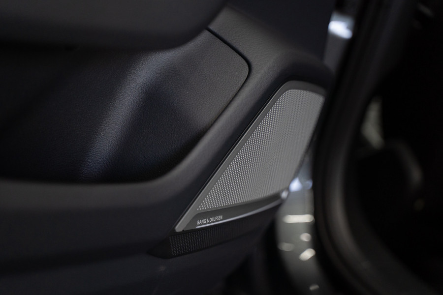 Audi A6 Avant RS 6 TFSI quattro / B&O 3d./ Milltek / Keramisch / Pano / Carbon / Softcl. / 360 cam / Alarm kl5 - Full option