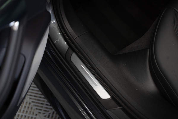 Audi A6 Avant RS 6 TFSI quattro / B&O 3d./ Milltek / Keramisch / Pano / Carbon / Softcl. / 360 cam / Alarm kl5 - Full option