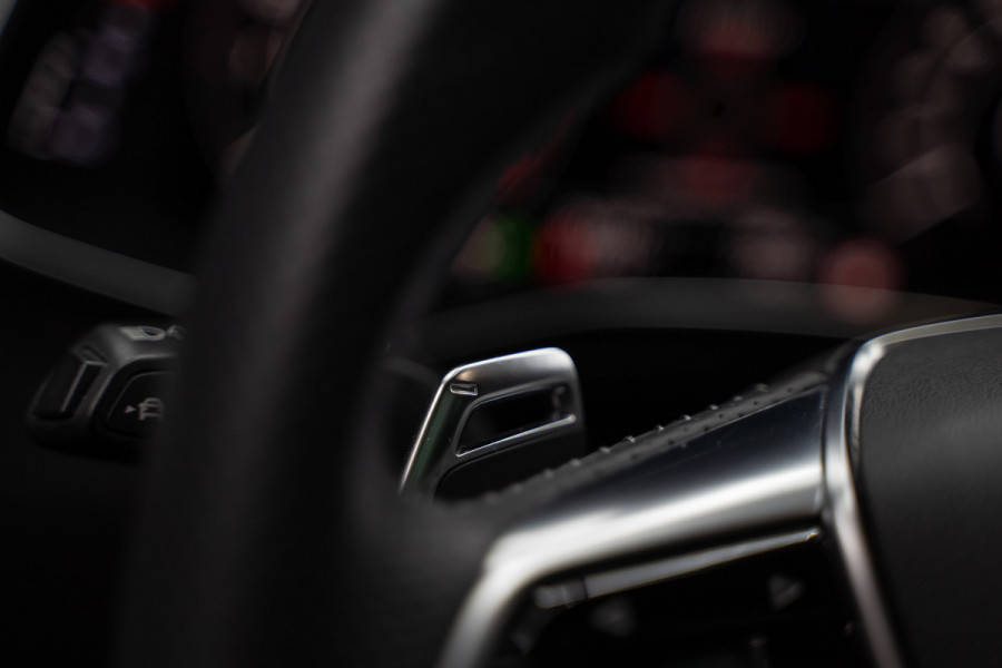 Audi A6 Avant RS 6 TFSI quattro / B&O 3d./ Milltek / Keramisch / Pano / Carbon / Softcl. / 360 cam / Alarm kl5 - Full option