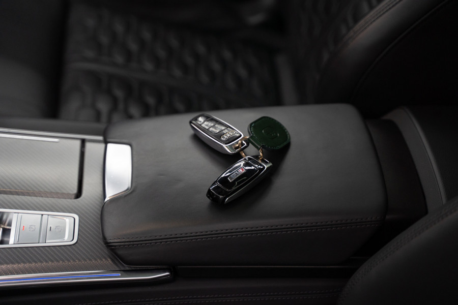 Audi A6 Avant RS 6 TFSI quattro / B&O 3d./ Milltek / Keramisch / Pano / Carbon / Softcl. / 360 cam / Alarm kl5 - Full option