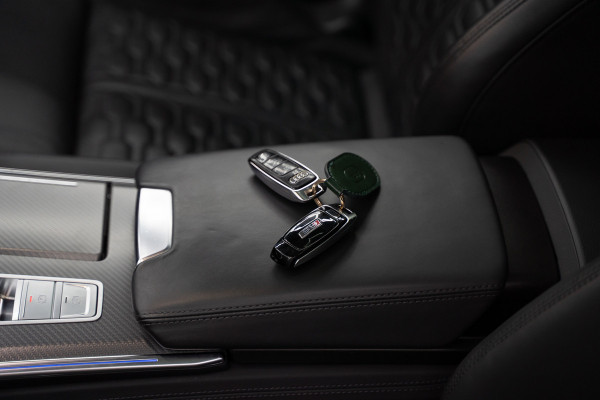 Audi A6 Avant RS 6 TFSI quattro / B&O 3d./ Milltek / Keramisch / Pano / Carbon / Softcl. / 360 cam / Alarm kl5 - Full option