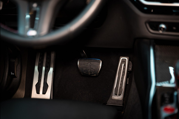 BMW 3 Serie M3 xDrive Competition / Frozen / Carbon / H&K / Laser / ACC / Curved display / Stoelverk. / Garantie