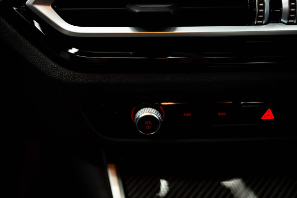 BMW 3 Serie M3 xDrive Competition / Frozen / Carbon / H&K / Laser / ACC / Curved display / Stoelverk. / Garantie