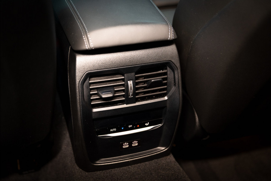 BMW 3 Serie M3 xDrive Competition / Frozen / Carbon / H&K / Laser / ACC / Curved display / Stoelverk. / Garantie