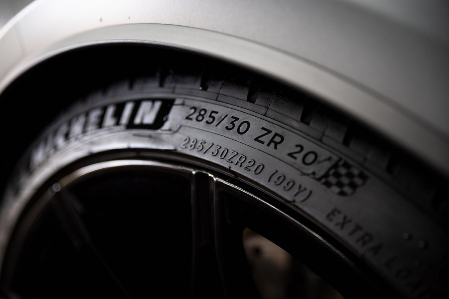 BMW 3 Serie M3 xDrive Competition / Frozen / Carbon / H&K / Laser / ACC / Curved display / Stoelverk. / Garantie