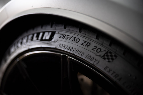 BMW 3 Serie M3 xDrive Competition / Frozen / Carbon / H&K / Laser / ACC / Curved display / Stoelverk. / Garantie