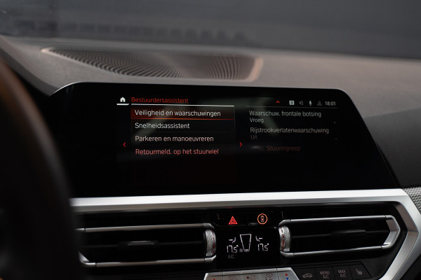 BMW 4 Serie Coupé M440i xDrive High Executive / Adaptive / Pano / 360 / Individual / Stoelverwarming / Memory / Carplay