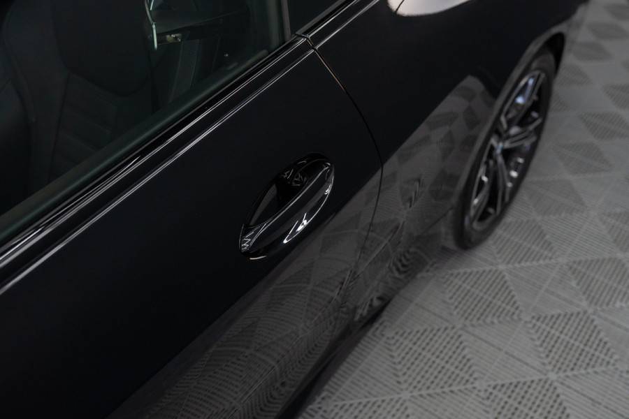 BMW 4 Serie Coupé M440i xDrive High Executive / Adaptive / Pano / 360 / Individual / Stoelverwarming / Memory / Carplay