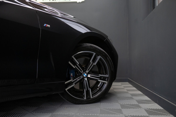 BMW 4 Serie Coupé M440i xDrive High Executive / Adaptive / Pano / 360 / Individual / Stoelverwarming / Memory / Carplay