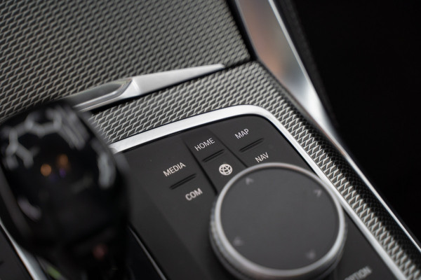 BMW 4 Serie Coupé M440i xDrive High Executive / Adaptive / Pano / 360 / Individual / Stoelverwarming / Memory / Carplay