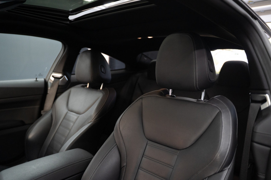 BMW 4 Serie Coupé M440i xDrive High Executive / Adaptive / Pano / 360 / Individual / Stoelverwarming / Memory / Carplay