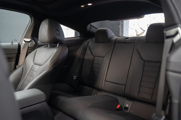 BMW 4 Serie Coupé M440i xDrive High Executive / Adaptive / Pano / 360 / Individual / Stoelverwarming / Memory / Carplay
