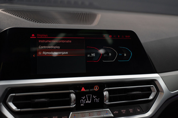 BMW 4 Serie Coupé M440i xDrive High Executive / Adaptive / Pano / 360 / Individual / Stoelverwarming / Memory / Carplay