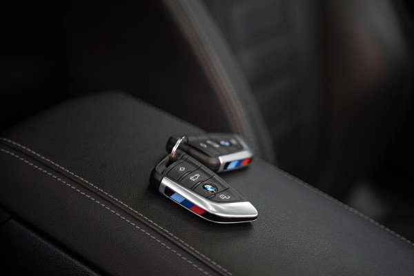 BMW 4 Serie Coupé M440i xDrive High Executive / Adaptive / Pano / 360 / Individual / Stoelverwarming / Memory / Carplay