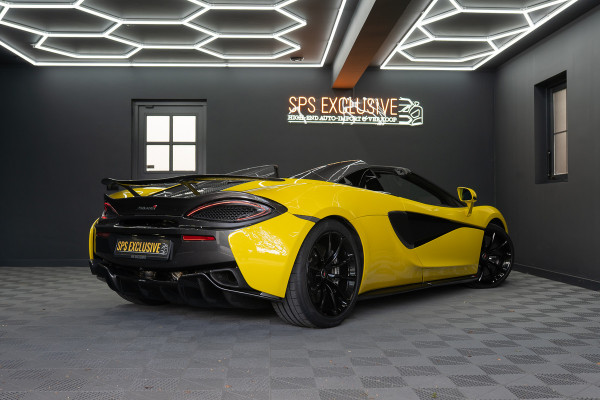 McLaren 570S Spider 570S / Lift / Keramisch / Novitec / Elite paint / Memory / Bowers & Wilkins / Soft close / Camera / LoJack Launch Edition Spider