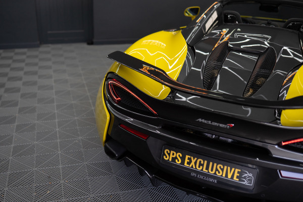 McLaren 570S Spider 570S / Lift / Keramisch / Novitec / Elite paint / Memory / Bowers & Wilkins / Soft close / Camera / LoJack Launch Edition Spider