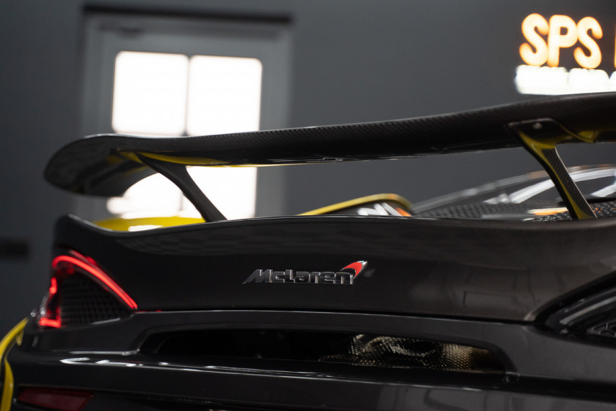 McLaren 570S Spider 570S / Lift / Keramisch / Novitec / Elite paint / Memory / Bowers & Wilkins / Soft close / Camera / LoJack Launch Edition Spider