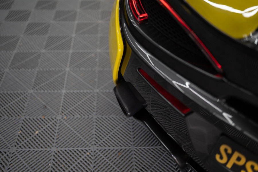 McLaren 570S Spider 570S / Lift / Keramisch / Novitec / Elite paint / Memory / Bowers & Wilkins / Soft close / Camera / LoJack Launch Edition Spider