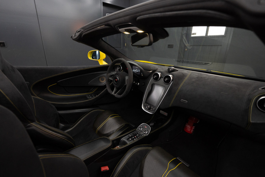 McLaren 570S Spider 570S / Lift / Keramisch / Novitec / Elite paint / Memory / Bowers & Wilkins / Soft close / Camera / LoJack Launch Edition Spider