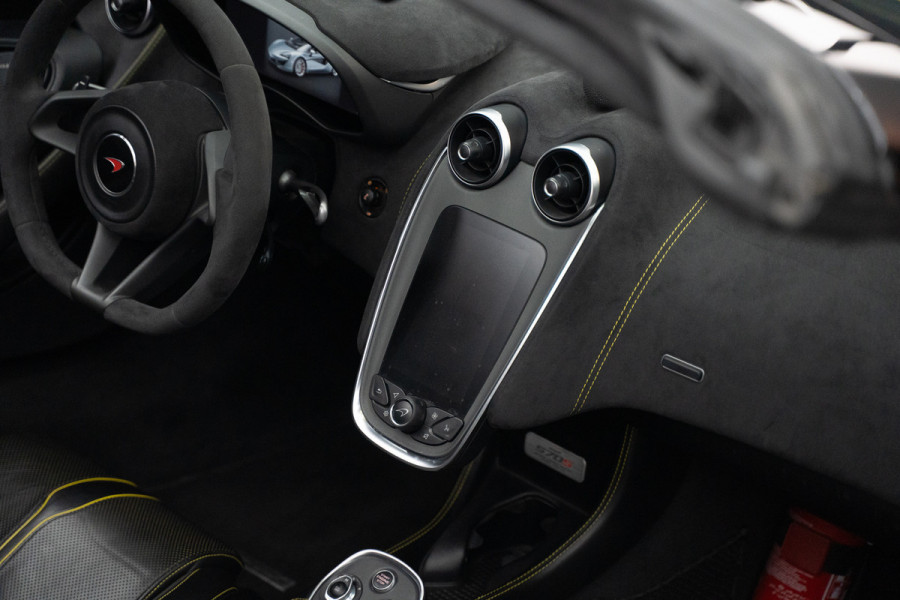 McLaren 570S Spider 570S / Lift / Keramisch / Novitec / Elite paint / Memory / Bowers & Wilkins / Soft close / Camera / LoJack Launch Edition Spider