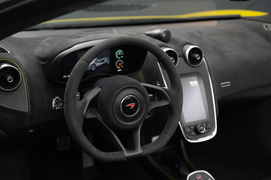 McLaren 570S Spider 570S / Lift / Keramisch / Novitec / Elite paint / Memory / Bowers & Wilkins / Soft close / Camera / LoJack Launch Edition Spider