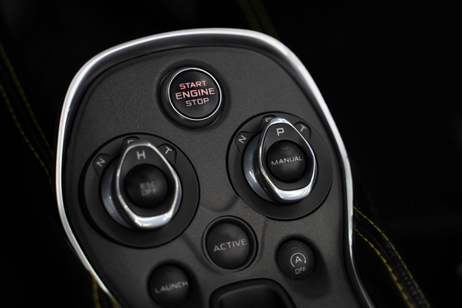 McLaren 570S Spider 570S / Lift / Keramisch / Novitec / Elite paint / Memory / Bowers & Wilkins / Soft close / Camera / LoJack Launch Edition Spider