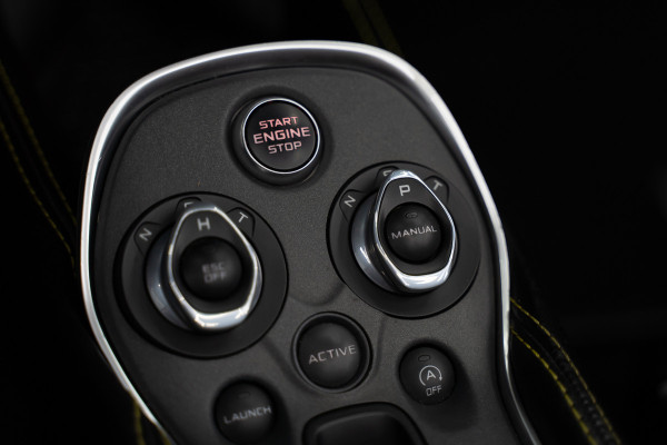 McLaren 570S Spider 570S / Lift / Keramisch / Novitec / Elite paint / Memory / Bowers & Wilkins / Soft close / Camera / LoJack Launch Edition Spider