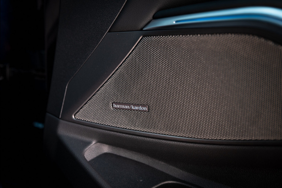 BMW 3 Serie M3 xDrive Competition / M-perf.parts / Pano / Carbon / Stoelverk. / H&k / HuD / Individual