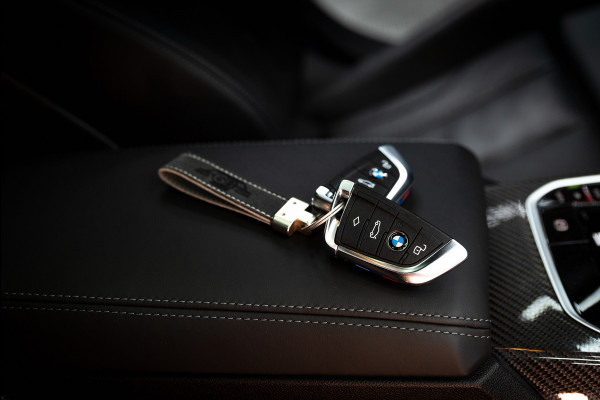 BMW 3 Serie M3 xDrive Competition / M-perf.parts / Pano / Carbon / Stoelverk. / H&k / HuD / Individual