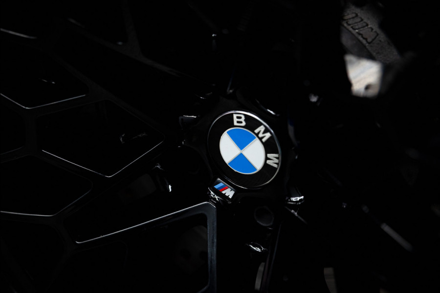 BMW 3 Serie M3 xDrive Competition / M-perf.parts / Pano / Carbon / Stoelverk. / H&k / HuD / Individual