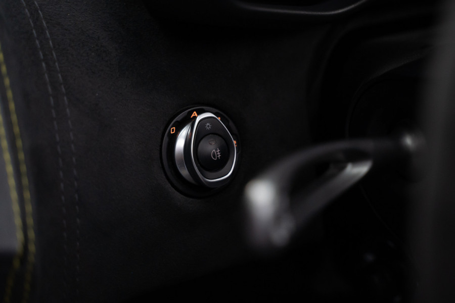 McLaren 570S Spider 570S / Lift / Keramisch / Novitec / Elite paint / Memory / Bowers & Wilkins / Soft close / Camera / LoJack Launch Edition Spider