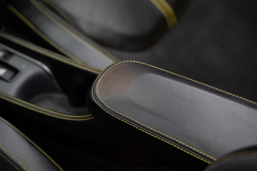 McLaren 570S Spider 570S / Lift / Keramisch / Novitec / Elite paint / Memory / Bowers & Wilkins / Soft close / Camera / LoJack Launch Edition Spider