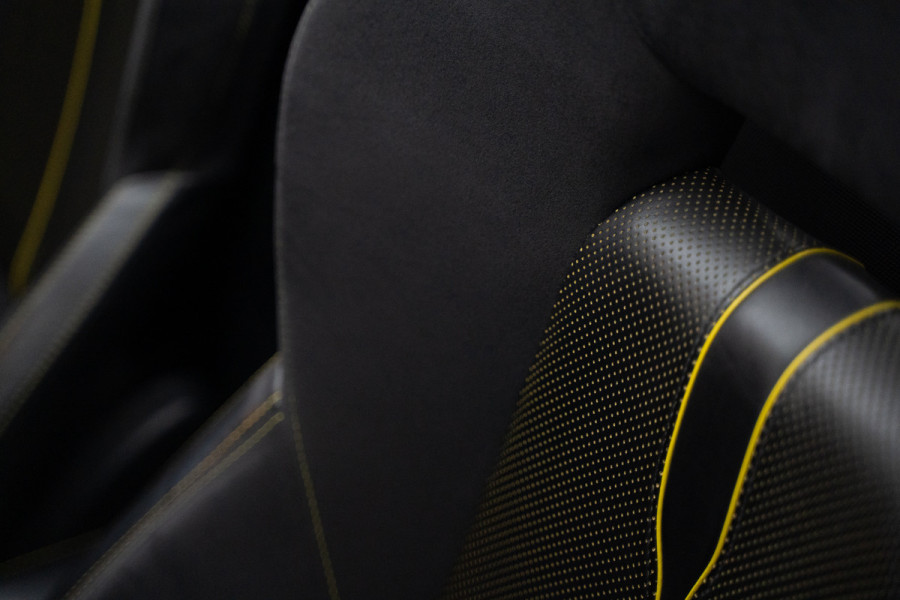 McLaren 570S Spider 570S / Lift / Keramisch / Novitec / Elite paint / Memory / Bowers & Wilkins / Soft close / Camera / LoJack Launch Edition Spider