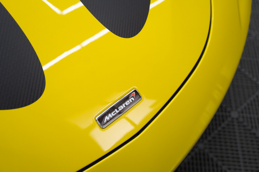 McLaren 570S Spider 570S / Lift / Keramisch / Novitec / Elite paint / Memory / Bowers & Wilkins / Soft close / Camera / LoJack Launch Edition Spider