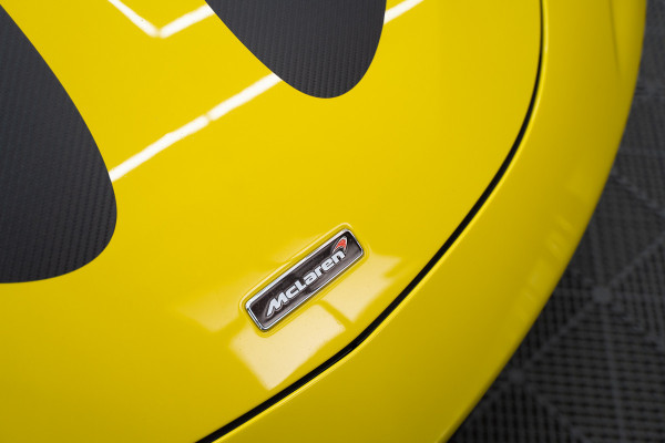 McLaren 570S Spider 570S / Lift / Keramisch / Novitec / Elite paint / Memory / Bowers & Wilkins / Soft close / Camera / LoJack Launch Edition Spider