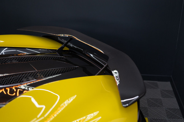 McLaren 570S Spider 570S / Lift / Keramisch / Novitec / Elite paint / Memory / Bowers & Wilkins / Soft close / Camera / LoJack Launch Edition Spider