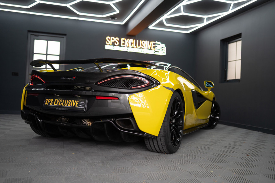 McLaren 570S Spider 570S / Lift / Keramisch / Novitec / Elite paint / Memory / Bowers & Wilkins / Soft close / Camera / LoJack Launch Edition Spider