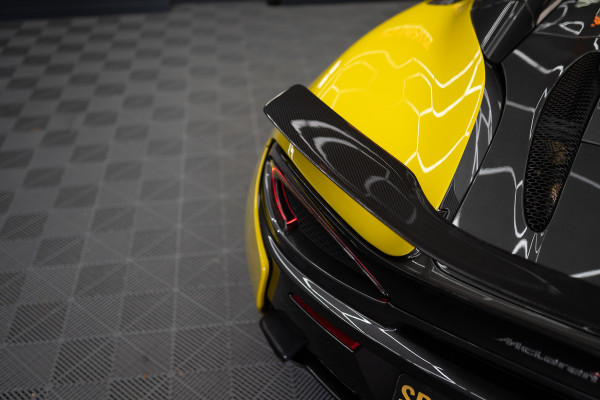 McLaren 570S Spider 570S / Lift / Keramisch / Novitec / Elite paint / Memory / Bowers & Wilkins / Soft close / Camera / LoJack Launch Edition Spider