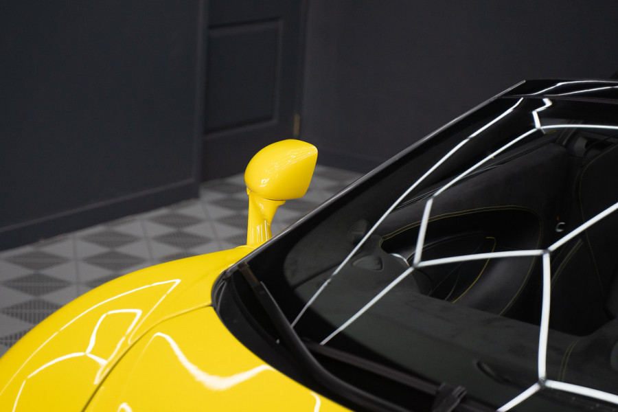 McLaren 570S Spider 570S / Lift / Keramisch / Novitec / Elite paint / Memory / Bowers & Wilkins / Soft close / Camera / LoJack Launch Edition Spider