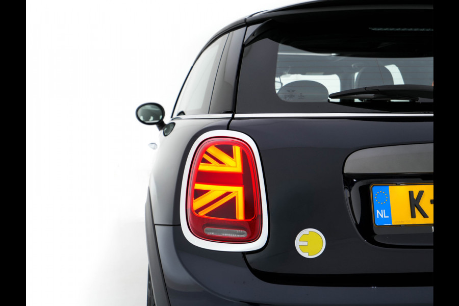 MINI Mini Electric Yours 33 kWh [ 3-Fase ] { SOH 100% } (INCL-BTW ) Aut.* HEATPUMP | PANO | LEATHER | DIGI-COCKPIT | HEAD-UP | FULL-LED | NAVI-FULLMAP | HEATED-SPORTSEATS | DAB | CRUISE | HARMAN/KARDON | CAMERA | KEYLESS | AMBIENTLIGHT | 17"ALU*