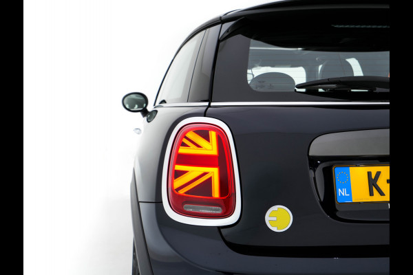 MINI Mini Electric Yours 33 kWh [ 3-Fase ] { SOH 100% } (INCL-BTW ) Aut.* HEATPUMP | PANO | LEATHER | DIGI-COCKPIT | HEAD-UP | FULL-LED | NAVI-FULLMAP | HEATED-SPORTSEATS | DAB | CRUISE | HARMAN/KARDON | CAMERA | KEYLESS | AMBIENTLIGHT | 17"ALU*