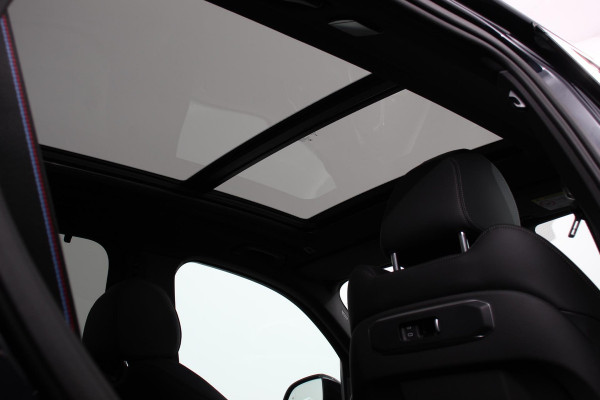 BMW X5 xDrive50e PHEV M-Sport Pro Launch Edition BMW X5 xDrive50e M-Sport Pro Launch Edition | Travel Pack | Innovation Pack | Comfort pack | Driving assistant pro | Trekhaak | Extra Getint Glas | M-Sport Pro