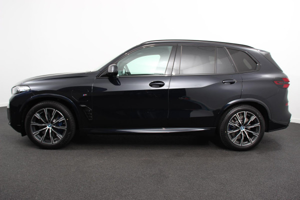 BMW X5 xDrive50e PHEV M-Sport Pro Launch Edition BMW X5 xDrive50e M-Sport Pro Launch Edition | Travel Pack | Innovation Pack | Comfort pack | Driving assistant pro | Trekhaak | Extra Getint Glas | M-Sport Pro