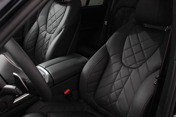 BMW X5 xDrive50e PHEV M-Sport Pro Launch Edition BMW X5 xDrive50e M-Sport Pro Launch Edition | Travel Pack | Innovation Pack | Comfort pack | Driving assistant pro | Trekhaak | Extra Getint Glas | M-Sport Pro