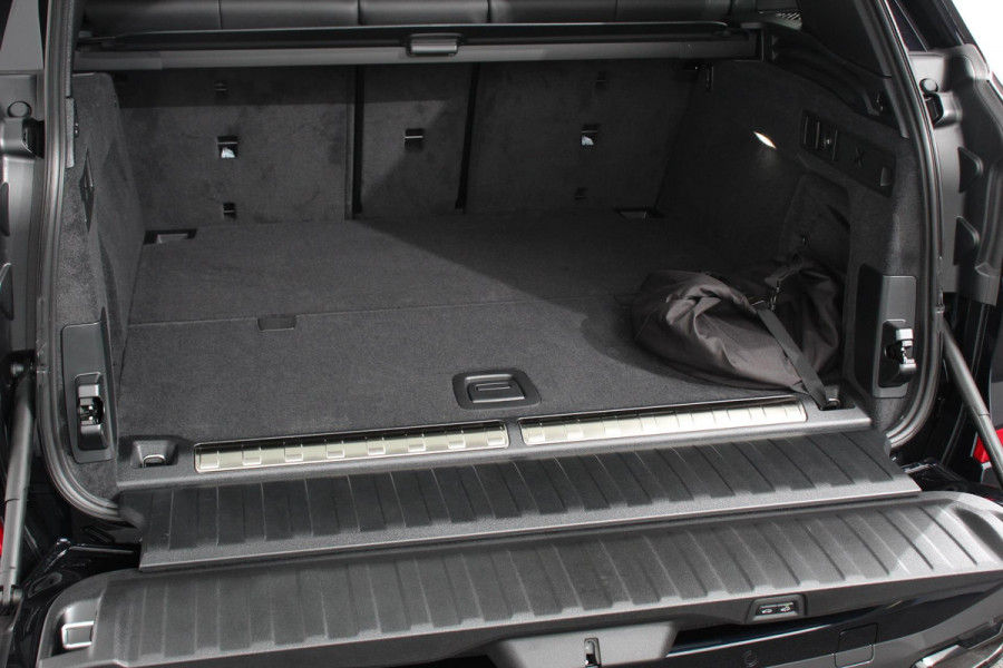 BMW X5 xDrive50e PHEV M-Sport Pro Launch Edition BMW X5 xDrive50e M-Sport Pro Launch Edition | Travel Pack | Innovation Pack | Comfort pack | Driving assistant pro | Trekhaak | Extra Getint Glas | M-Sport Pro