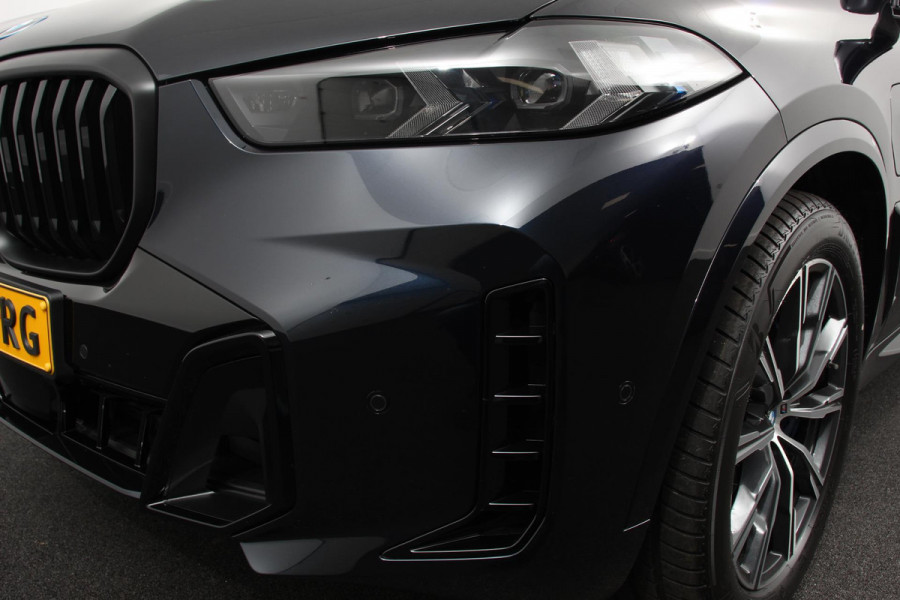 BMW X5 xDrive50e PHEV M-Sport Pro Launch Edition BMW X5 xDrive50e M-Sport Pro Launch Edition | Travel Pack | Innovation Pack | Comfort pack | Driving assistant pro | Trekhaak | Extra Getint Glas | M-Sport Pro