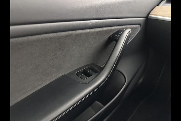 Tesla Model 3 Long Range AWD 75 kWh [ 3-Fase ] {SOH-87%} (INCL-BTW) Aut. *PANO | AUTO-PILOT | LEATHER | KEYLESS | FULL-LED | MEMORY-PACK | TOP-VIEW | DAB | CARPLAY | DIGI-COCKPIT | LANE-ASSIST | COMFORT-SEATS | 18"ALU*