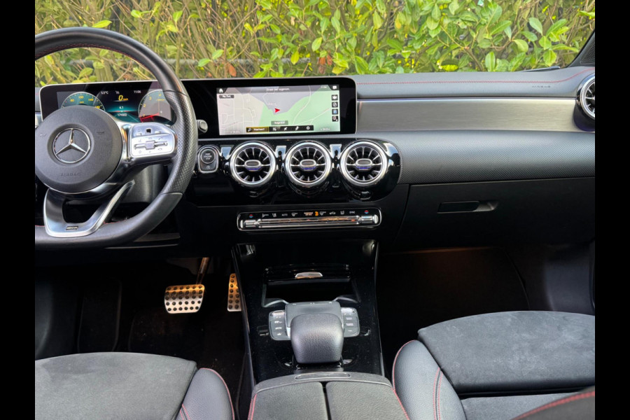 Mercedes-Benz CLA-Klasse 200 AMG AMBIANCE VERLICHTING STOELVERWARMING NAP EERSTE EIGENAAR