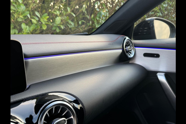 Mercedes-Benz CLA-Klasse 200 AMG AMBIANCE VERLICHTING STOELVERWARMING NAP EERSTE EIGENAAR